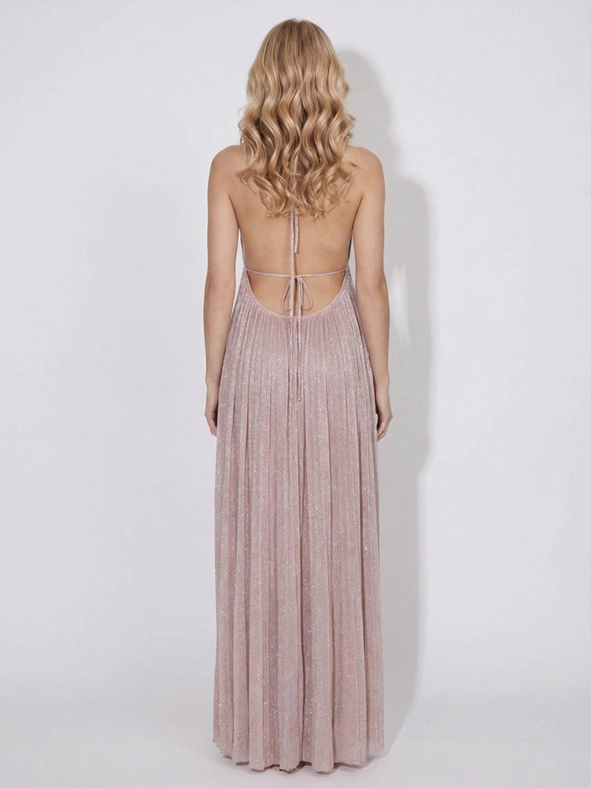 Vestido de noite maxi elegante em tule plissado