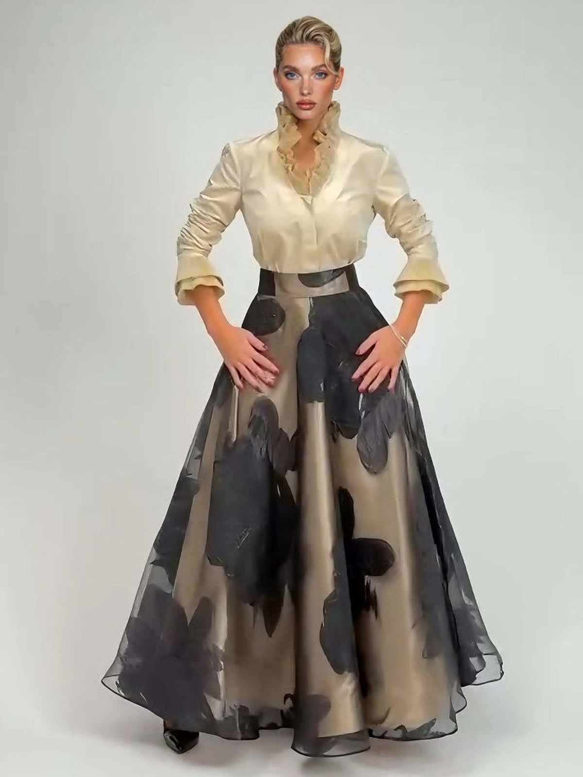 Elegantes zweiteiliges Set mit Satintop und Rüschen