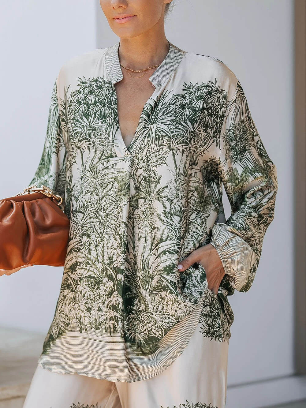 Ensemble décontracté avec chemise ample à imprimé de feuilles de palmier et pantalon à jambes larges
