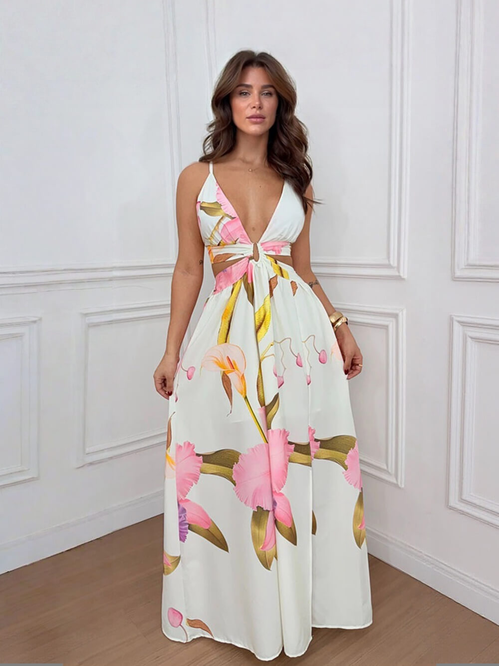 Vestido largo de fiesta bohemio blanco, estampado, con espalda descubierta y abertura