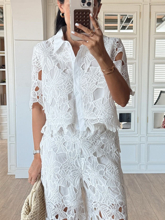 Pantaloni casual a gamba larga con inserti in pizzo