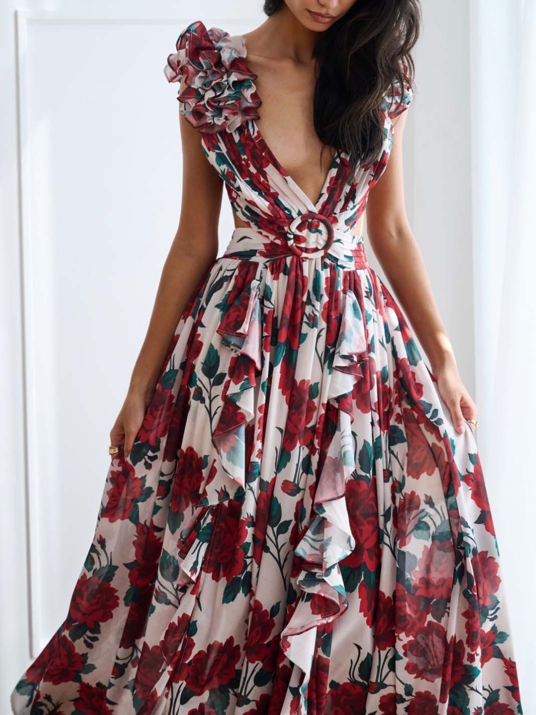 Vestido comprido elegante plissado com estampado floral e detalhes vazados