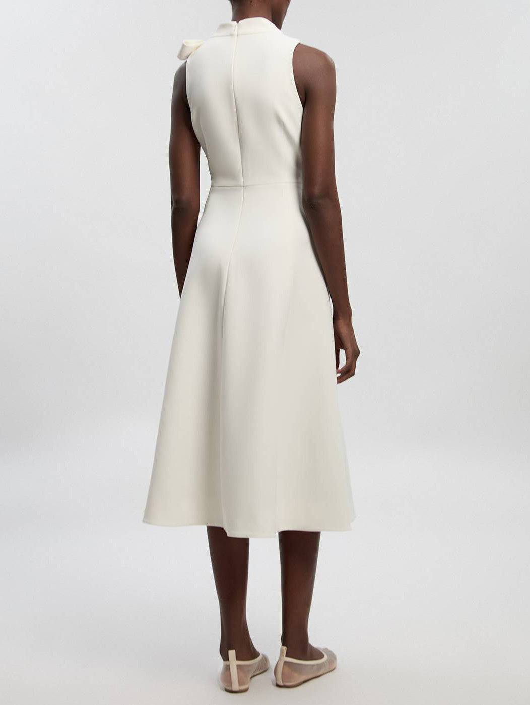 Elegantes ärmelloses A-Linien-Midikleid mit Schleifendetail