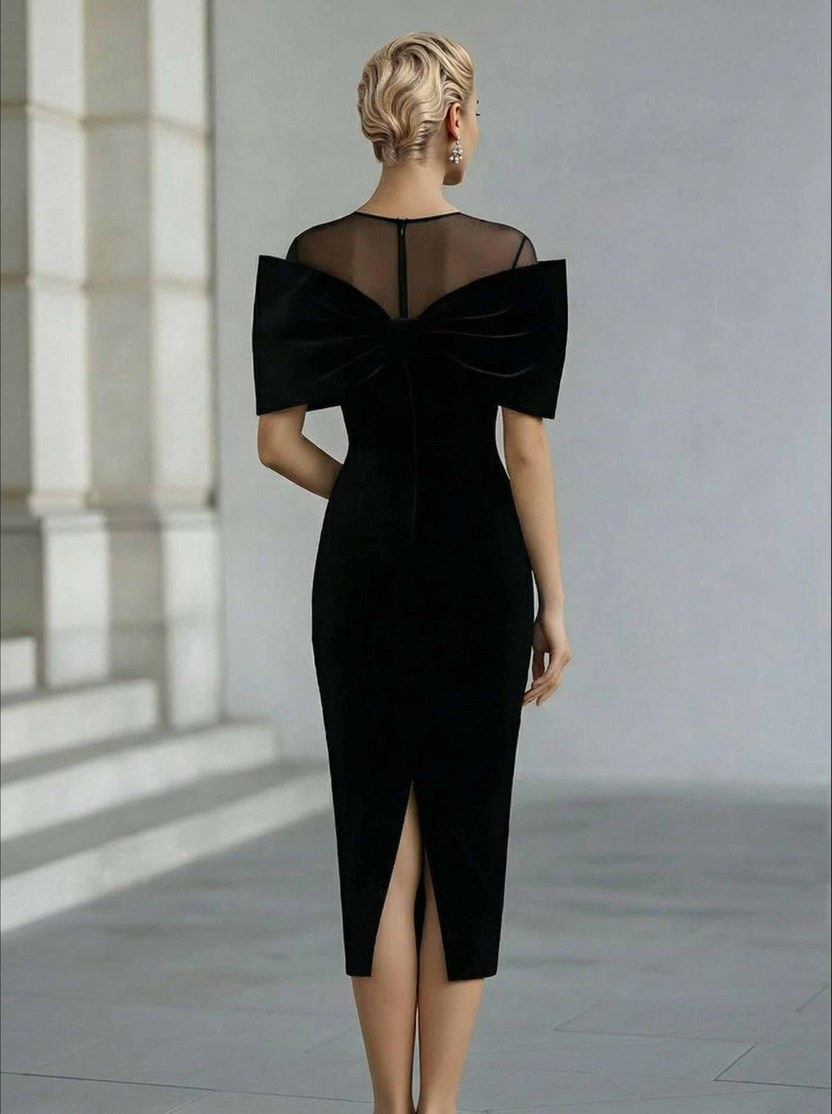 Vestido midi elegante com laço e decote transparente