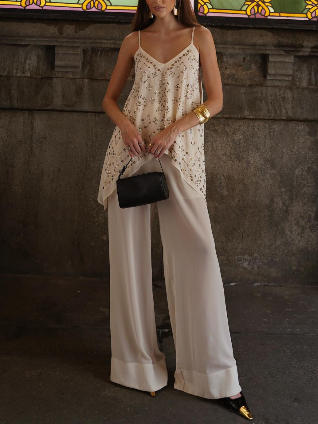 Completo elegante da vacanza con canotta a scollo a V