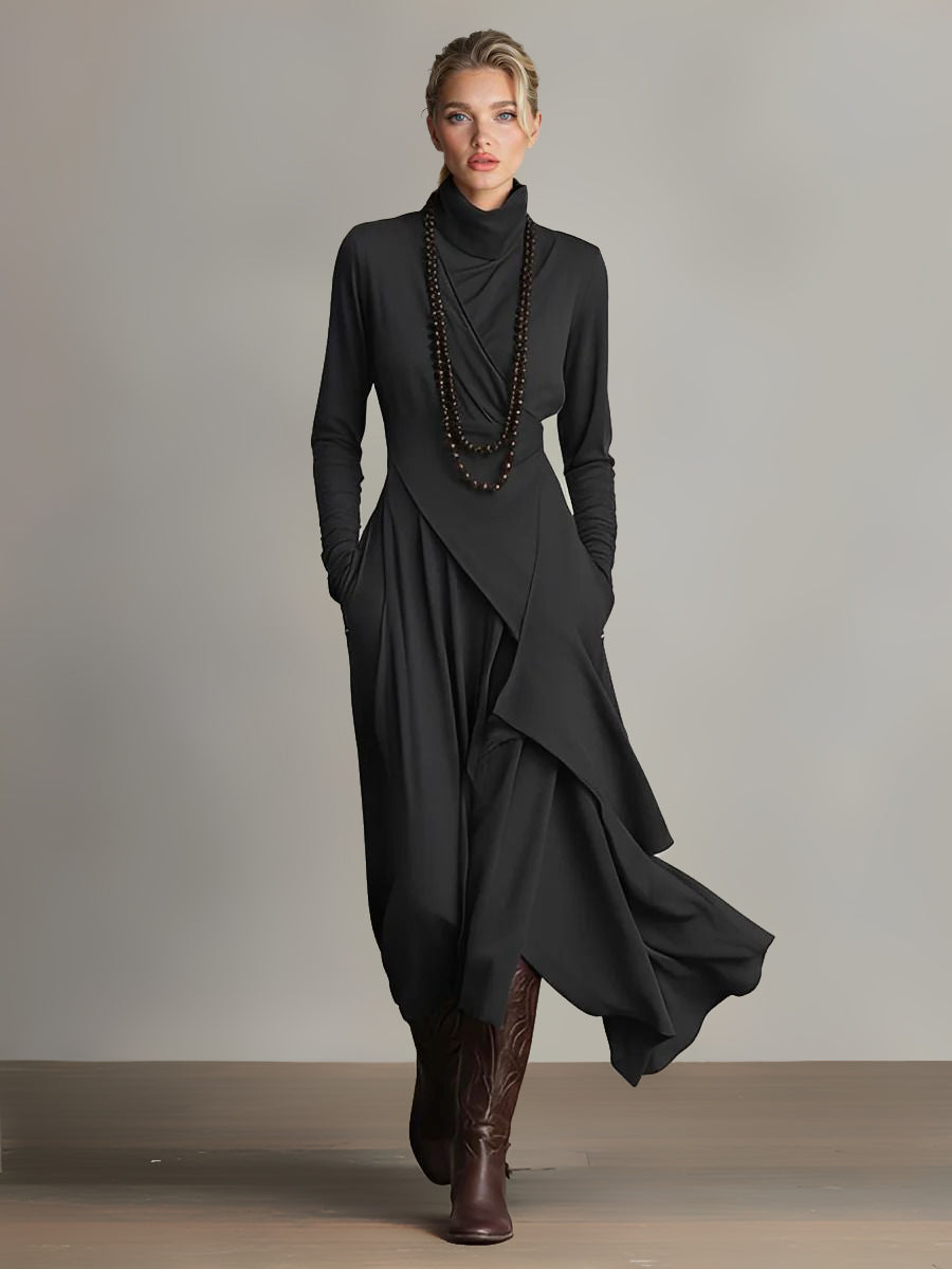 Elegantes asymmetrisches Maxikleid mit hohem Kragen und Drapierung