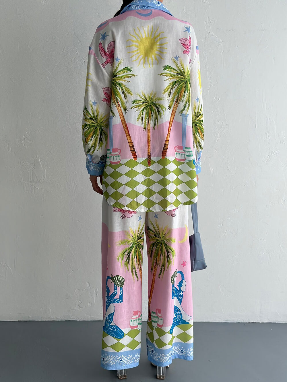 Camicia unica oversize, ampia e con bottoni, con stampa di palme sul mare