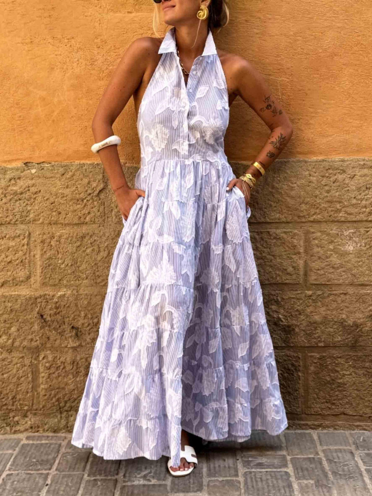 Exquisites Maxikleid mit gestreiftem Blumen-Jacquardmuster, offenem Rücken und Lagenlook
