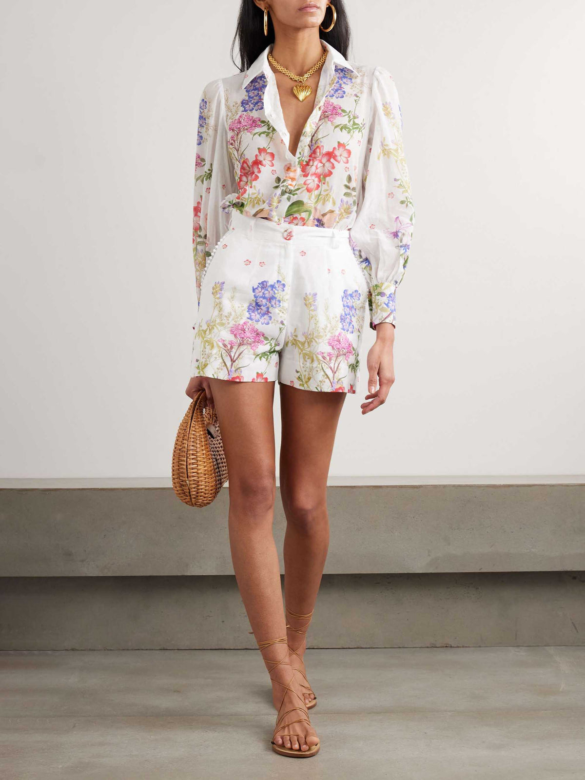 Conjunto de duas peças com camisa floral de manga comprida