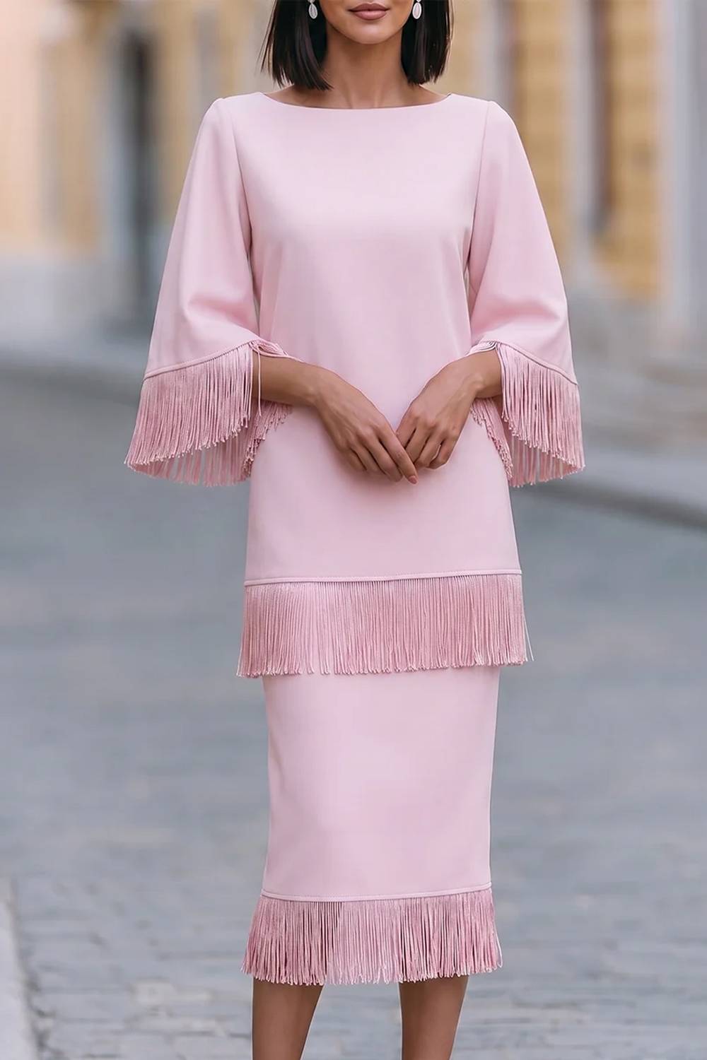 Vestido de largo medio con mangas con flecos