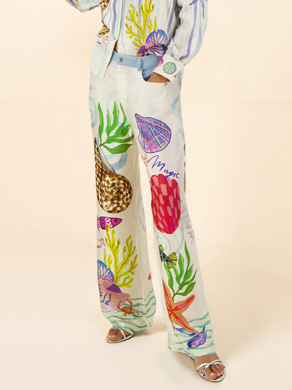 Pantalones con estampado de temática oceánica