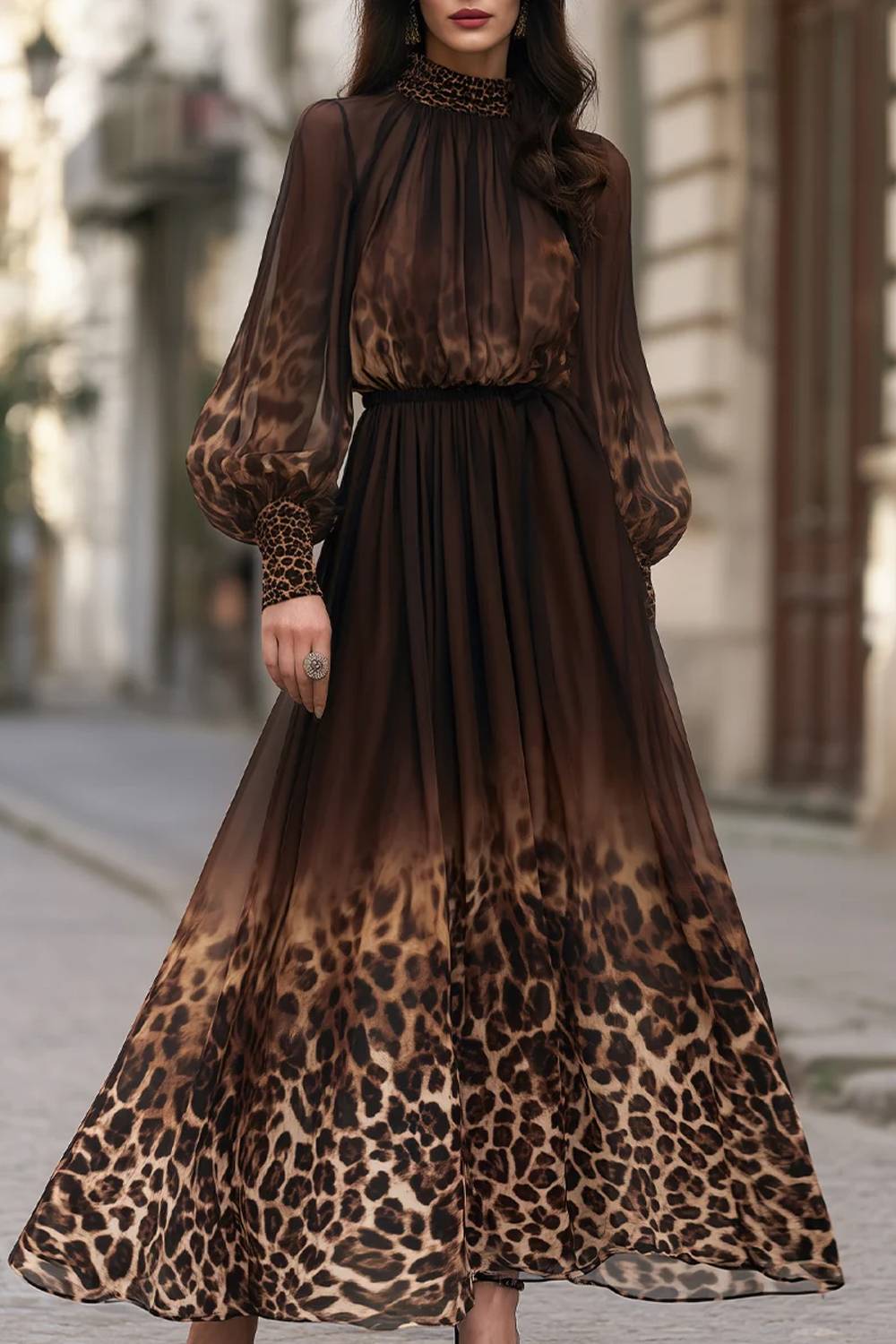 Vestido comprido esvoaçante com mangas de balão e padrão de leopardo