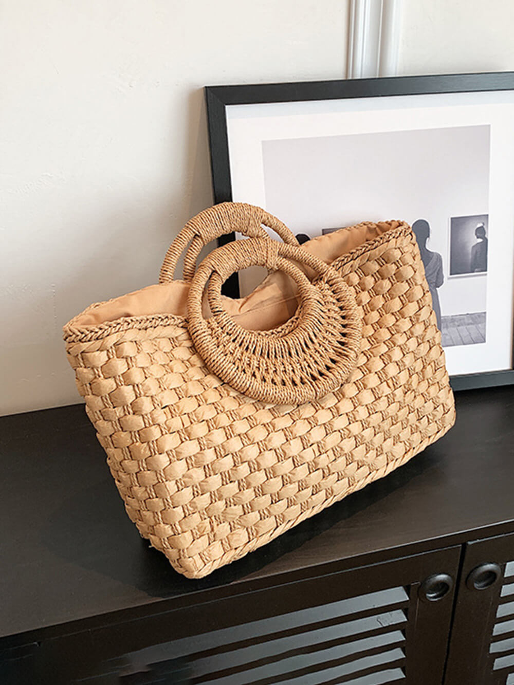 Borsa da spiaggia in paglia alla moda