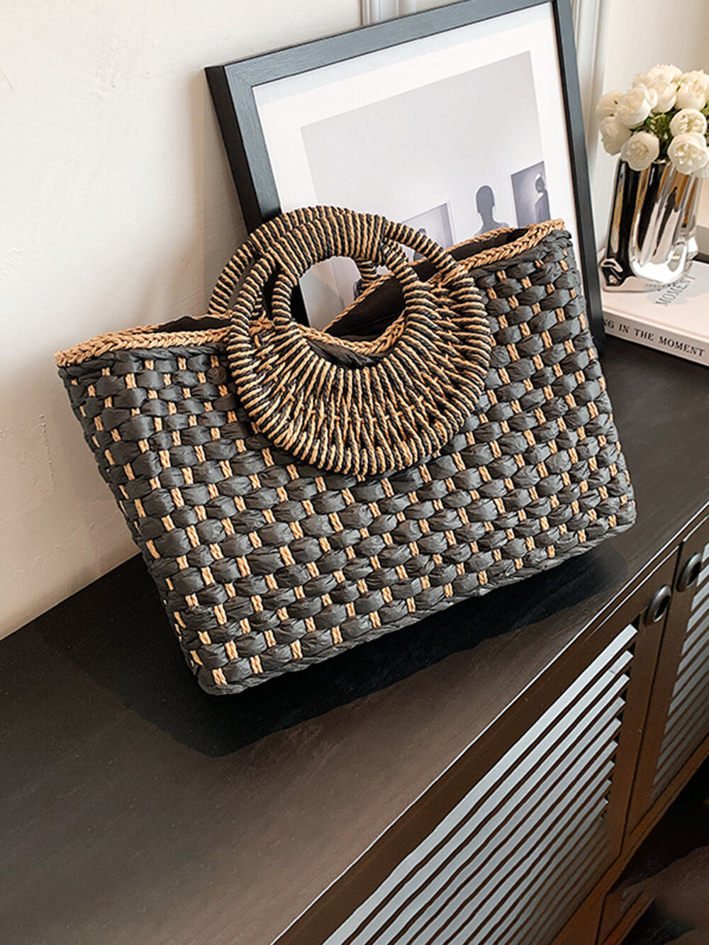 Borsa da spiaggia in paglia alla moda