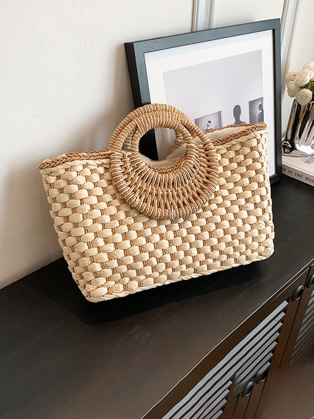 Borsa da spiaggia in paglia alla moda