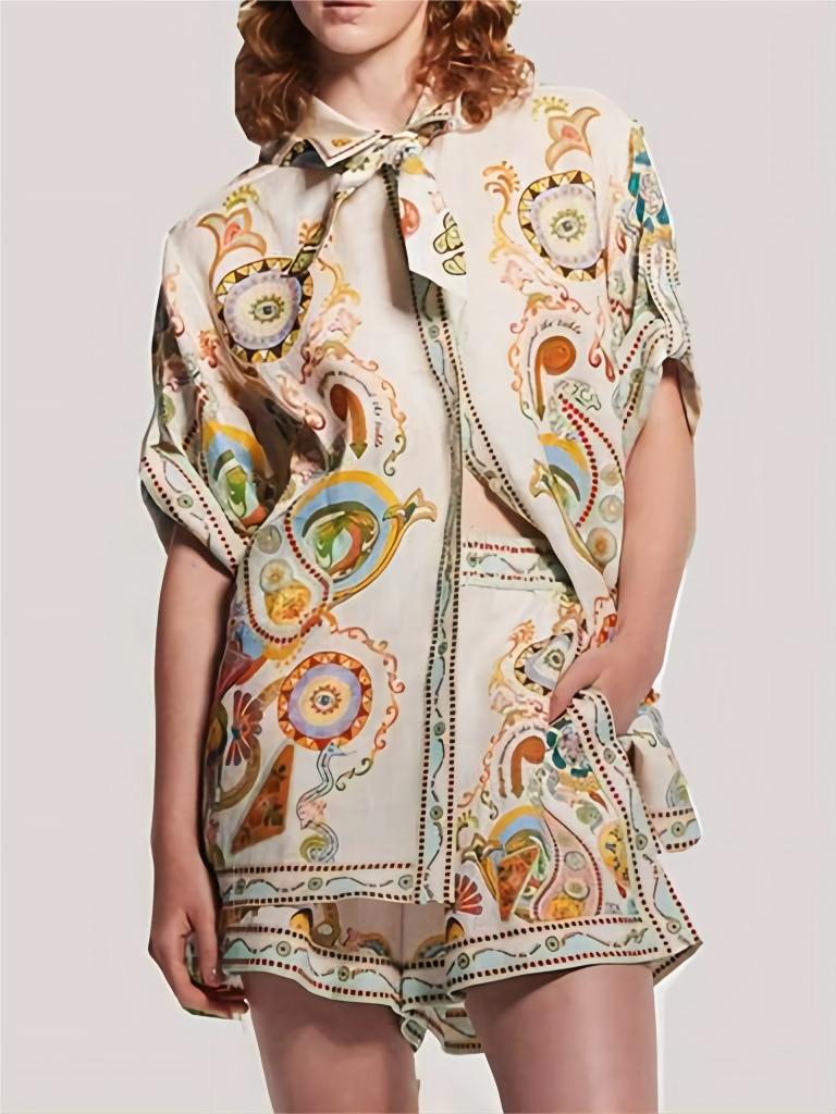 Ensemble deux pièces original à imprimé floral de noix de cajou, avec short ample