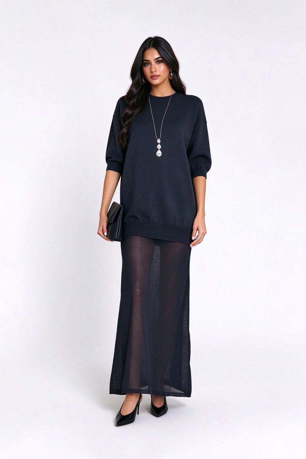 Vestido largo de punto con cuello redondo, hombros caídos y falda transparente