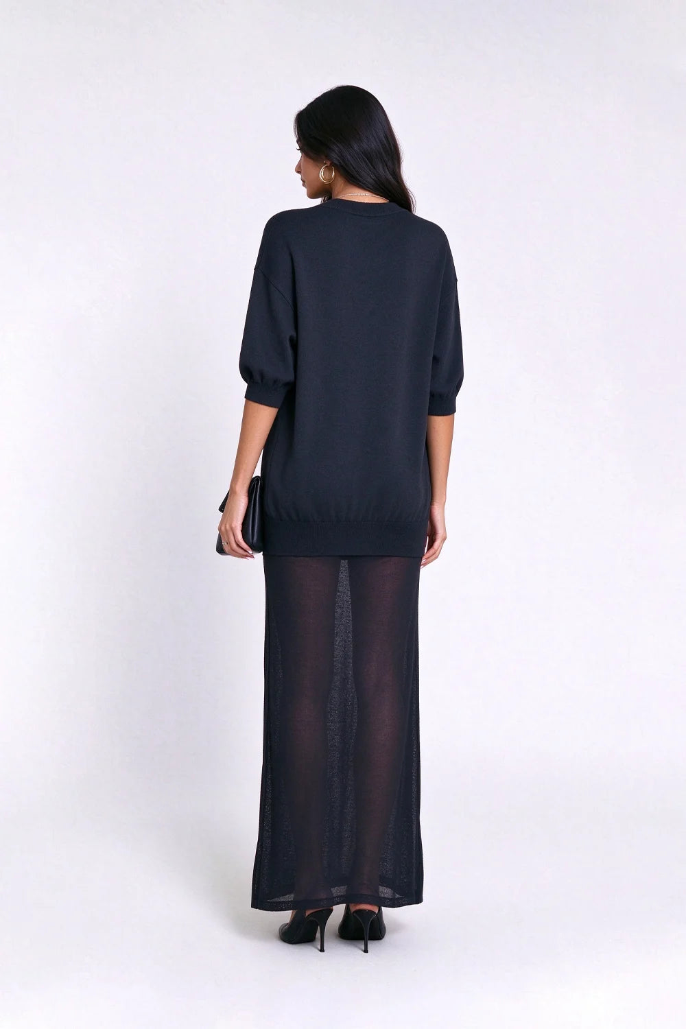 Vestido largo de punto con cuello redondo, hombros caídos y falda transparente