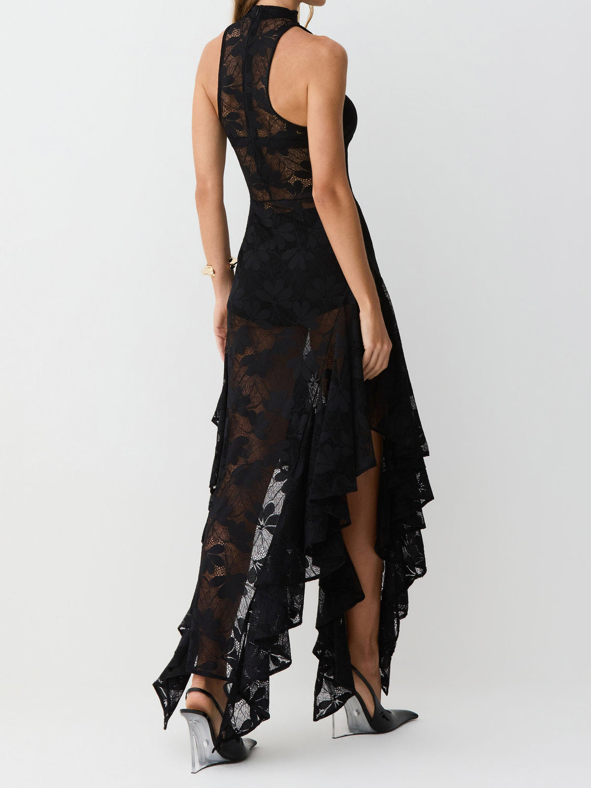 Vestido midi elegante com renda floral, gola subida, decote halter, sem mangas e corte assimétrico