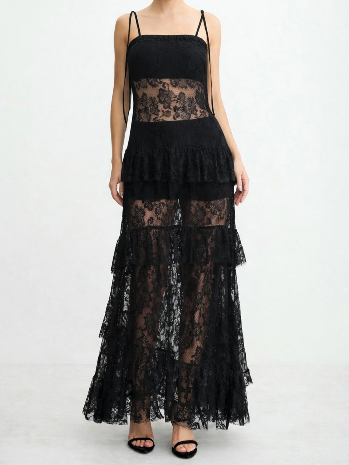 Elegante abito lungo in pizzo trasparente a balze con spalline sottili