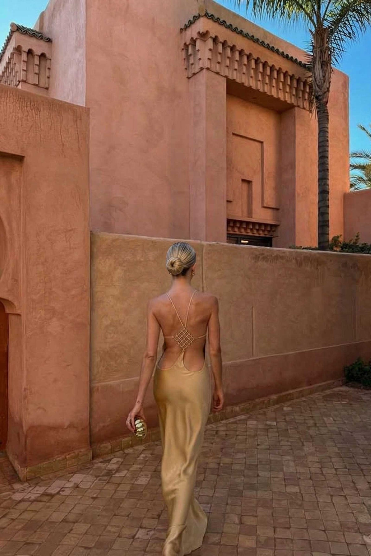 Maxikleid mit rückenfreiem Design