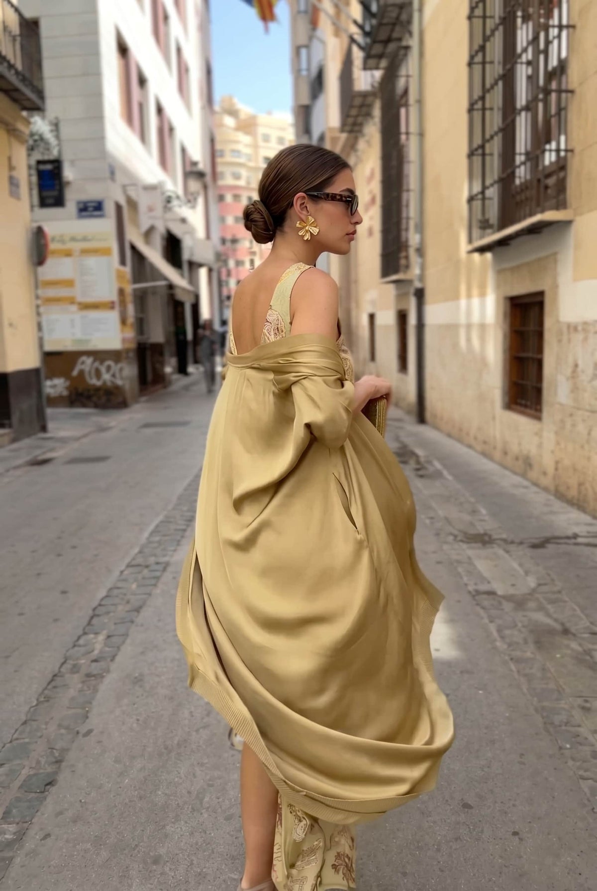 Conjunto de vestido y abrigo estampados