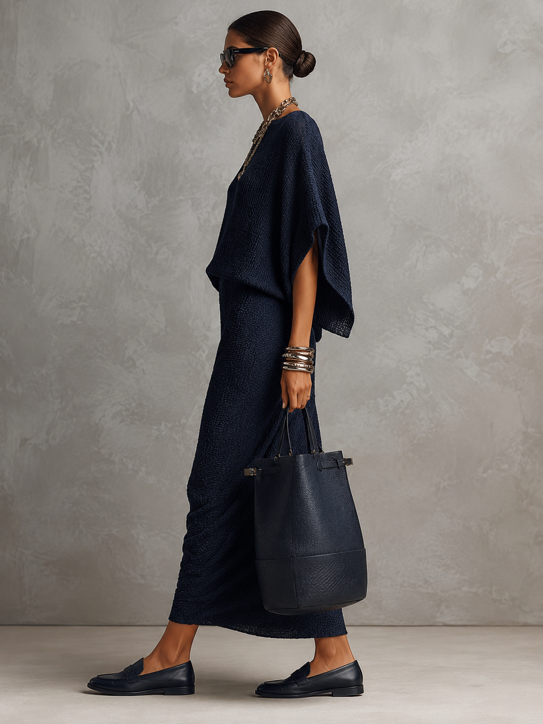 Robe longue bleu marine à la coupe décontractée et à la texture bohème