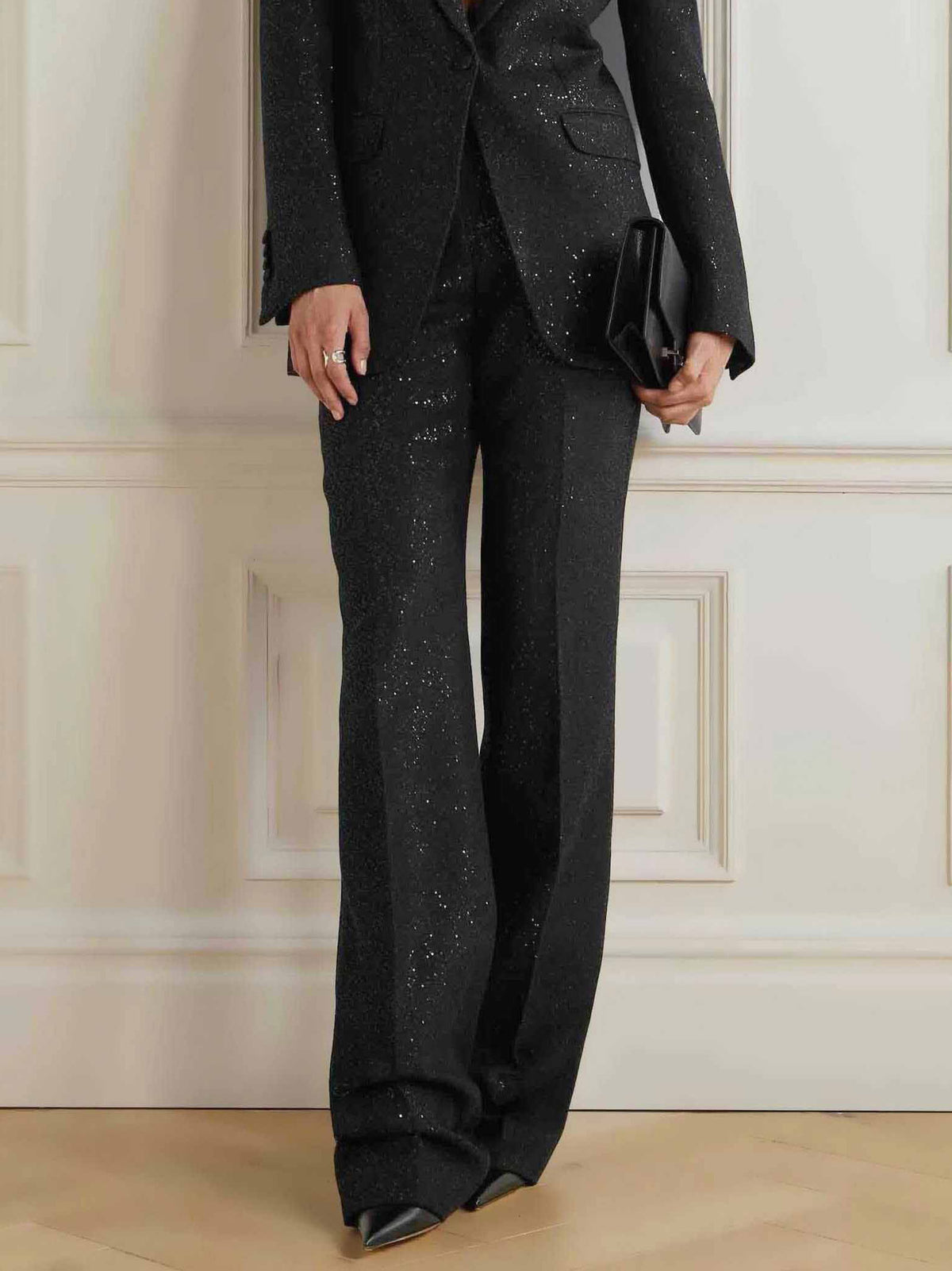 Pantalones ajustados refinados con adornos de lentejuelas