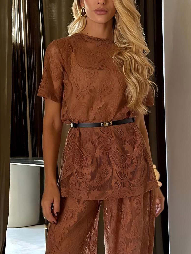 Ensemble élégant avec haut en dentelle transparente à manches courtes et pantalon à jambes larges
