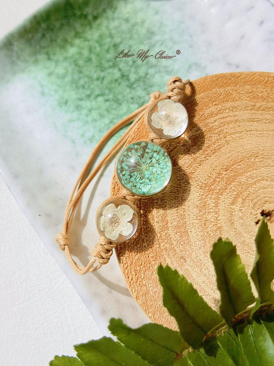 Bracelet jonc à charms en forme de pierres précieuses et de fleurs de cerisier, avec cordon réglable