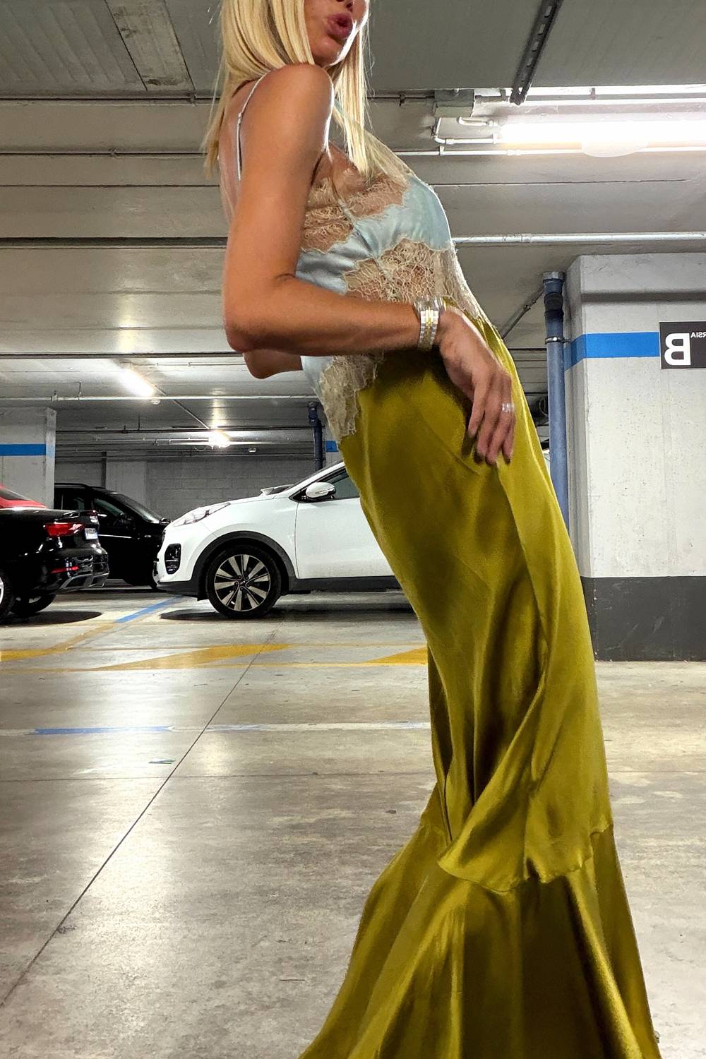 Robe longue sirène en satin, à bretelles et empiècements en dentelle, pour femme