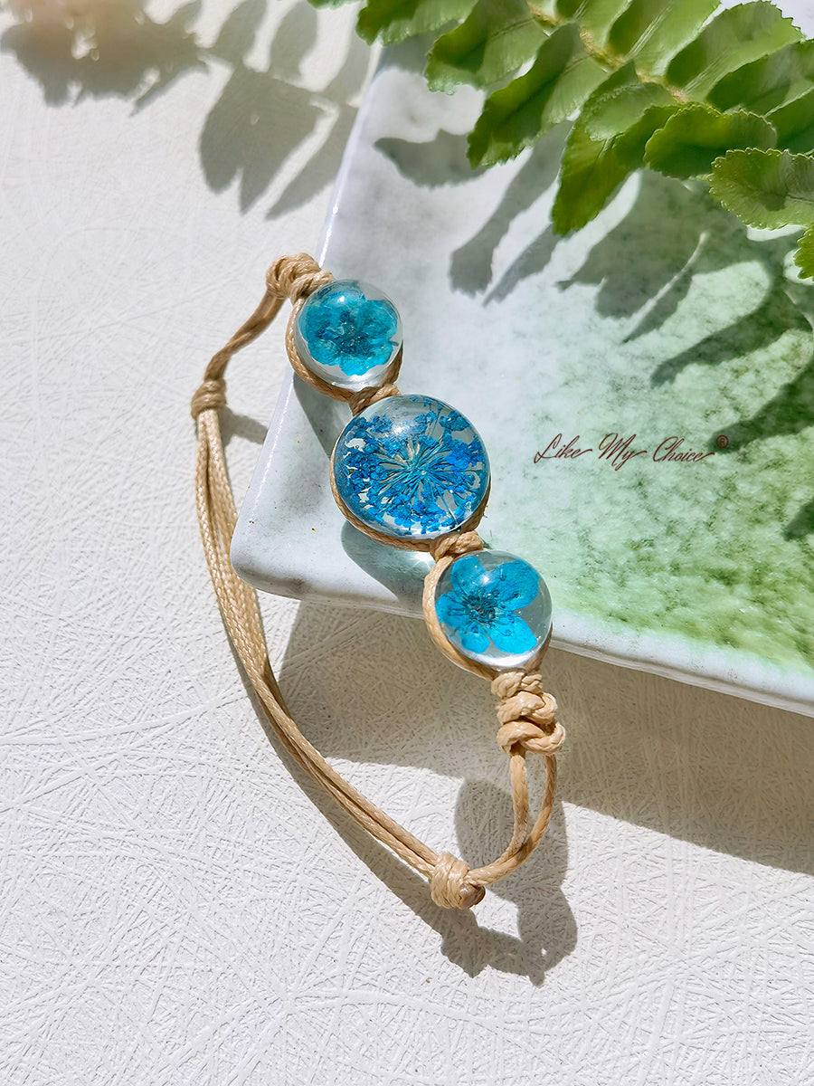 Bracelet jonc à charms en forme de pierres précieuses et de fleurs de cerisier, avec cordon réglable