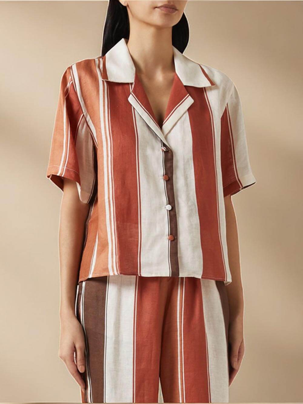 Camisa larga com riscas largas, estampado e painéis patchwork, com botões