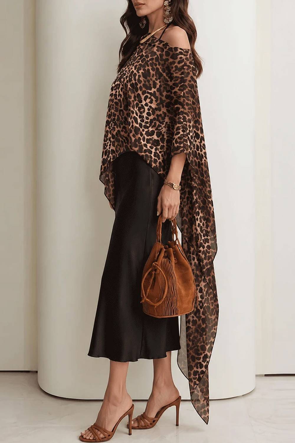 Conjunto de vestido de satén tipo poncho con estampado de leopardo y drapeado