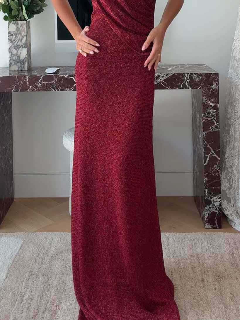 Elegante abito da sera lungo, lucido metallizzato, con schiena scoperta e arricciature