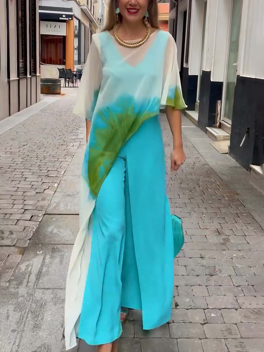 Asymmetrisches zweiteiliges Set mit abstraktem blauem Aquarellmuster