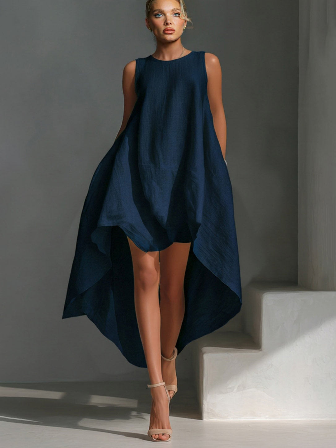 Vestido midi informal sin mangas con bajo asimétrico