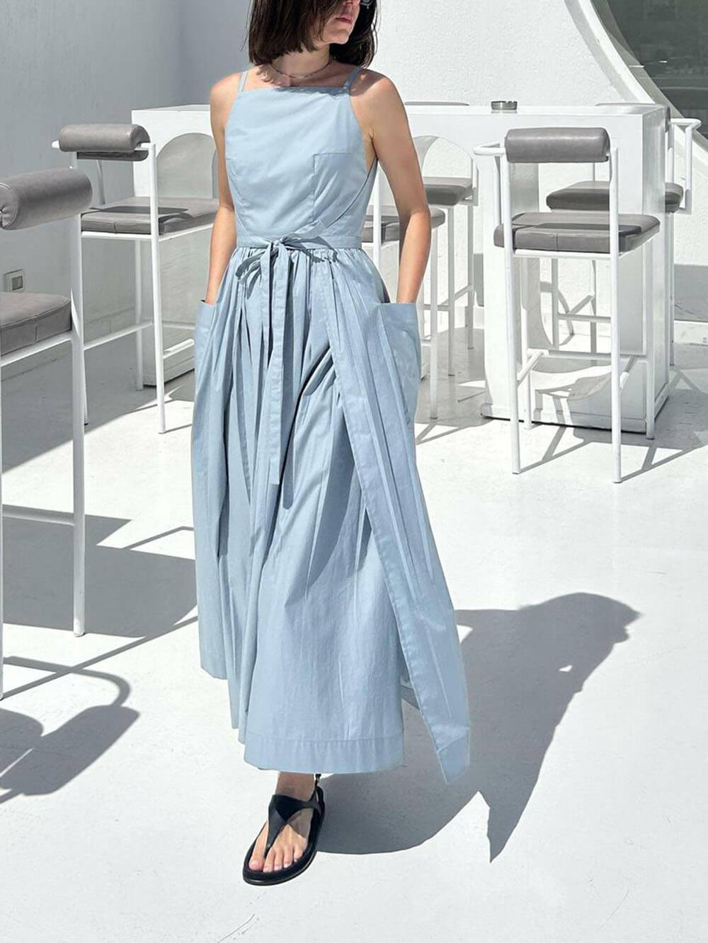 Vestido chaleco único con abertura lateral, cordones y bolsillos