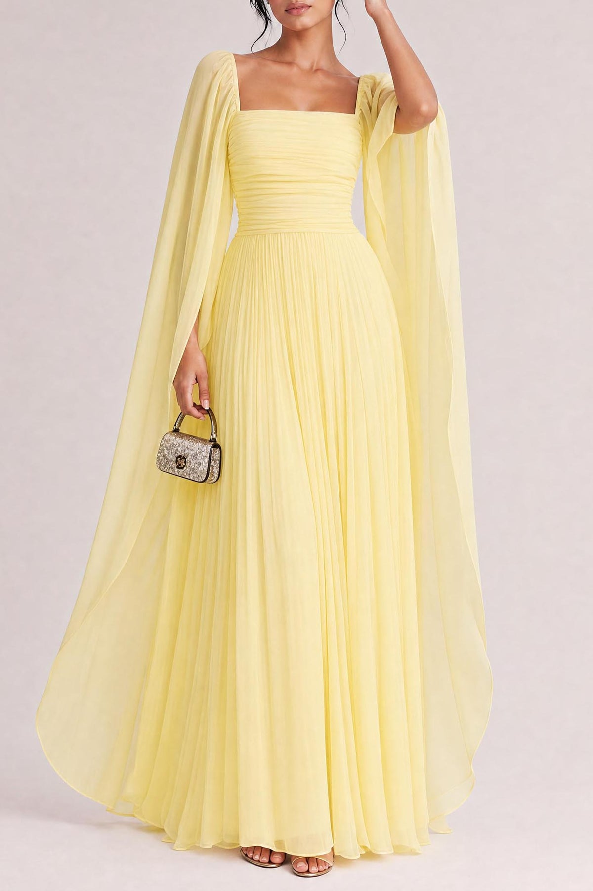 Robe longue élégante en mousseline plissée avec manches cape