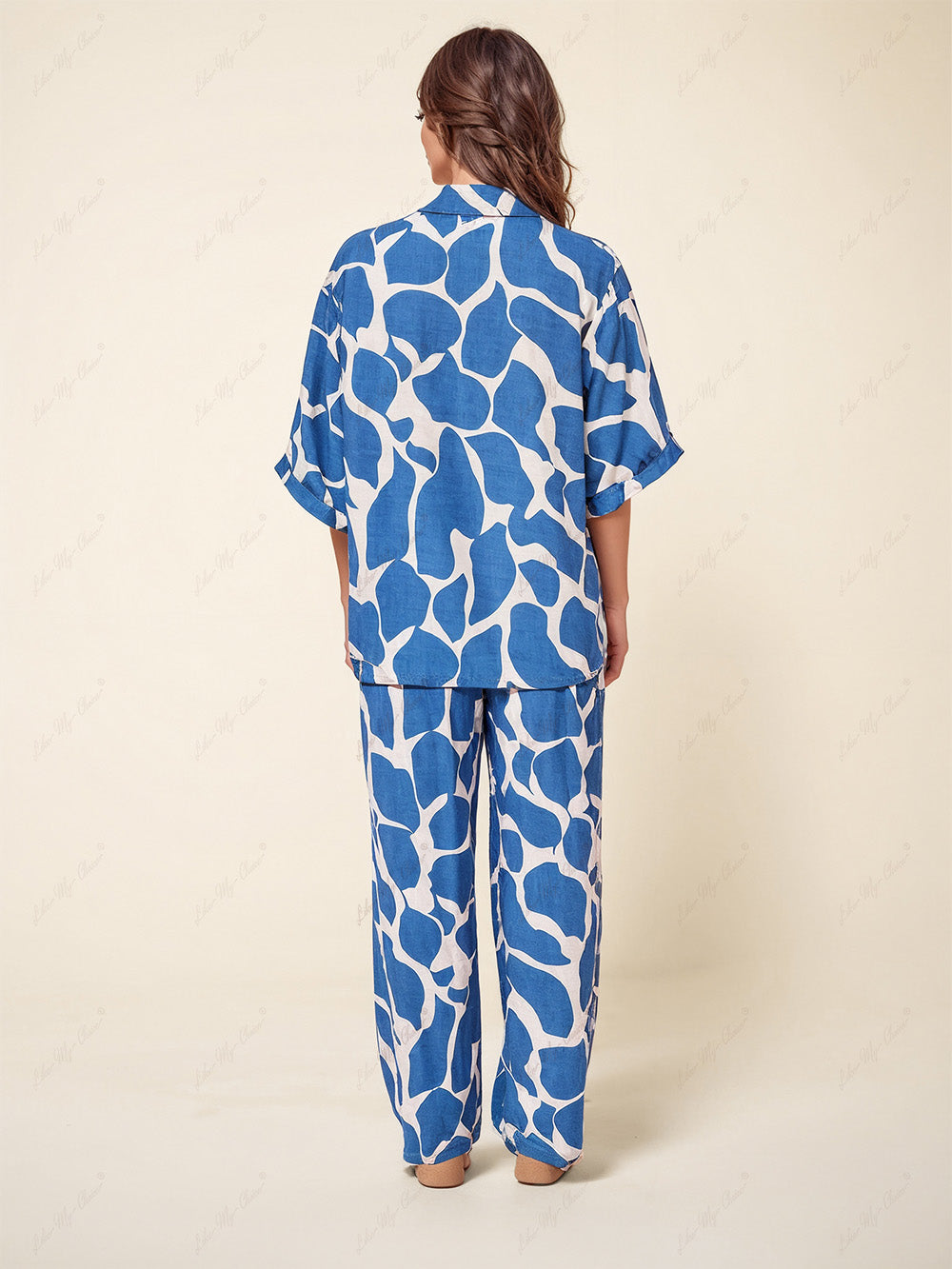 Pantalones holgados estampados a rayas azules y blancas
