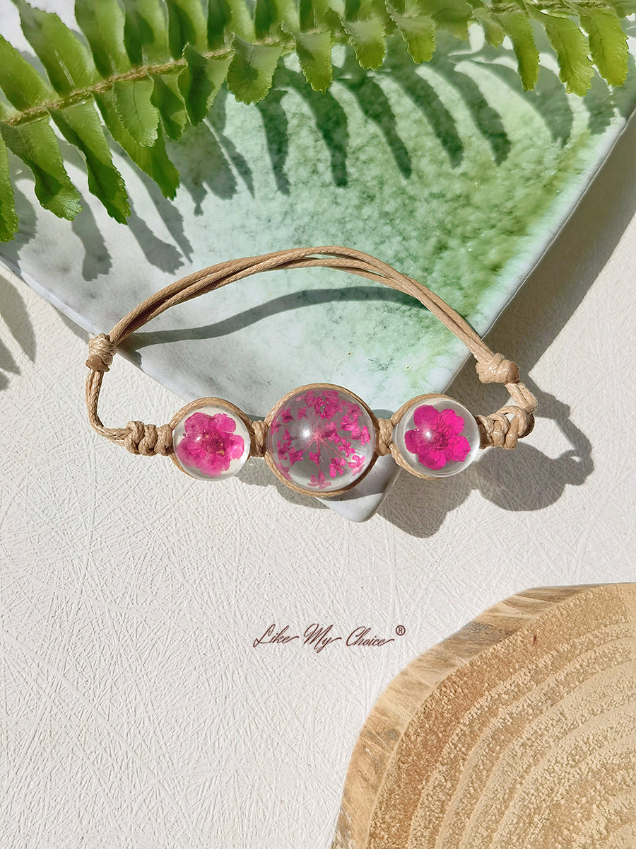 Bracelet jonc à charms en forme de pierres précieuses et de fleurs de cerisier, avec cordon réglable