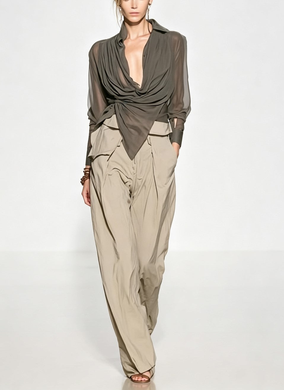 Set aus Hemd mit Revers, Schalkragen und transparentem Muster sowie hoch taillierter Freizeithose mit Taschen und weitem Bein