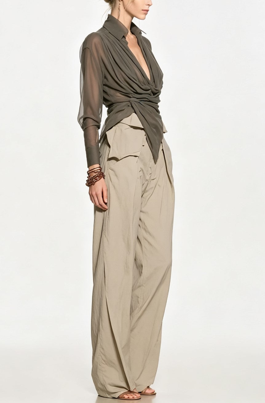 Set aus Hemd mit Revers, Schalkragen und transparentem Muster sowie hoch taillierter Freizeithose mit Taschen und weitem Bein