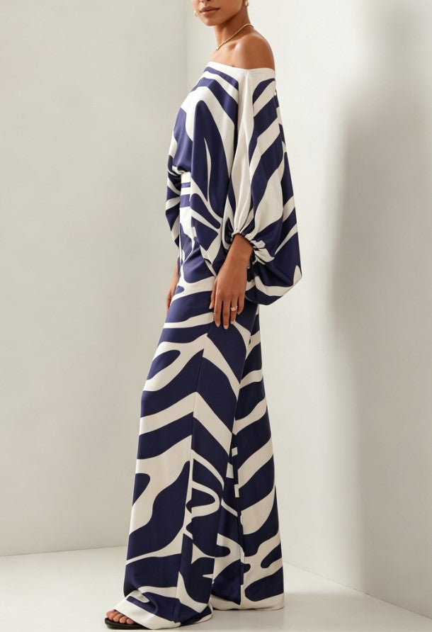 Conjunto azul-marinho de duas peças: top com estampado abstrato, ombro franzido e calças de perna larga
