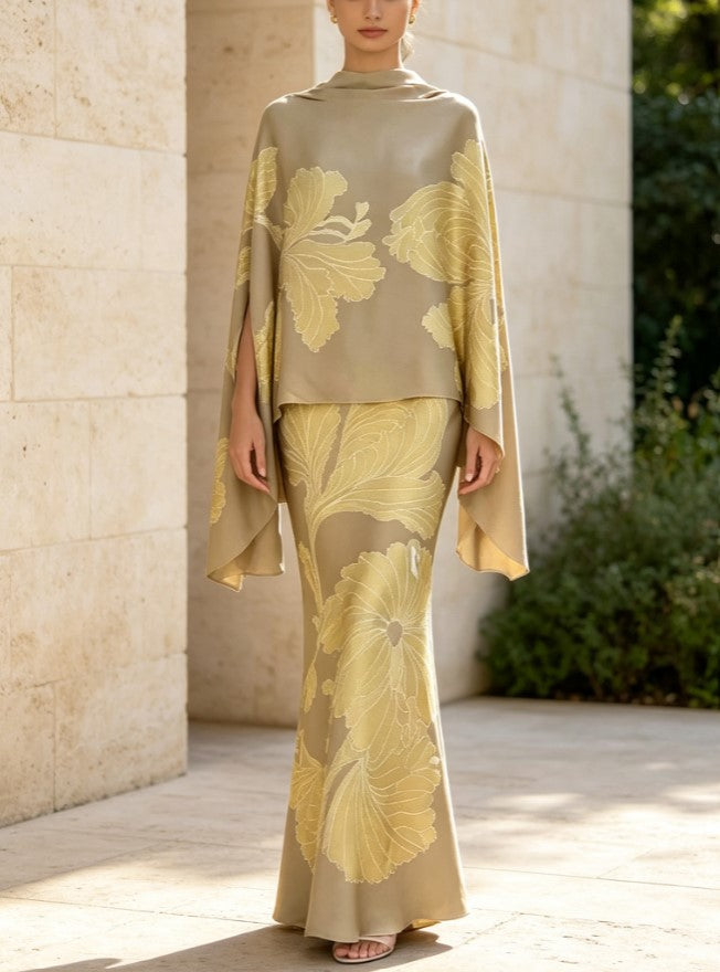 Completo due pezzi con top a mantella a fiori orientali e gonna a sirena