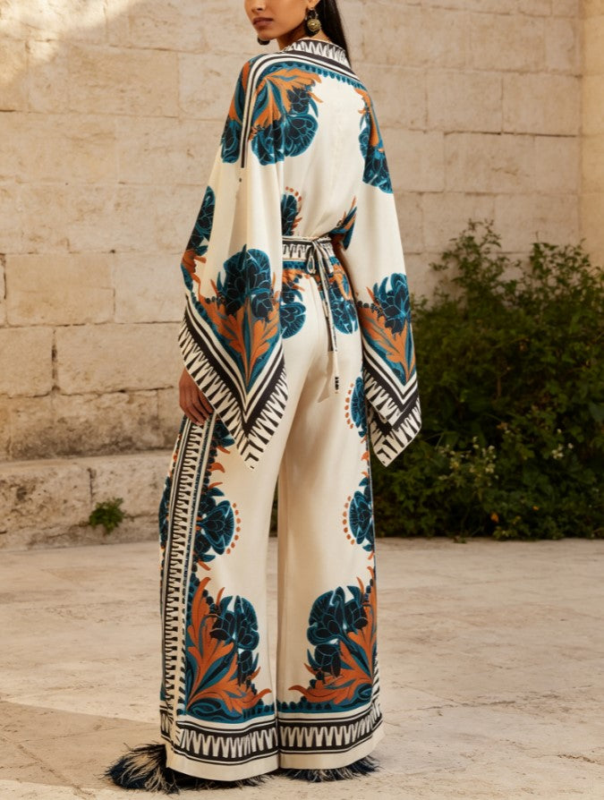 Conjunto de duas peças com top-capa de decote em V e estampado floral exótico e calças de perna larga
