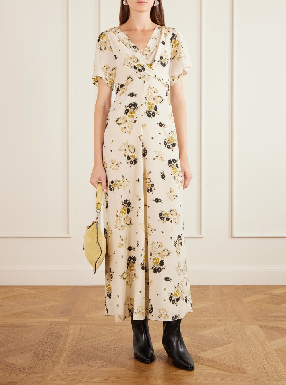 Abito midi color crema con stampa floreale vintage, scollo a V, maniche corte, taglio avvolgente e spacco