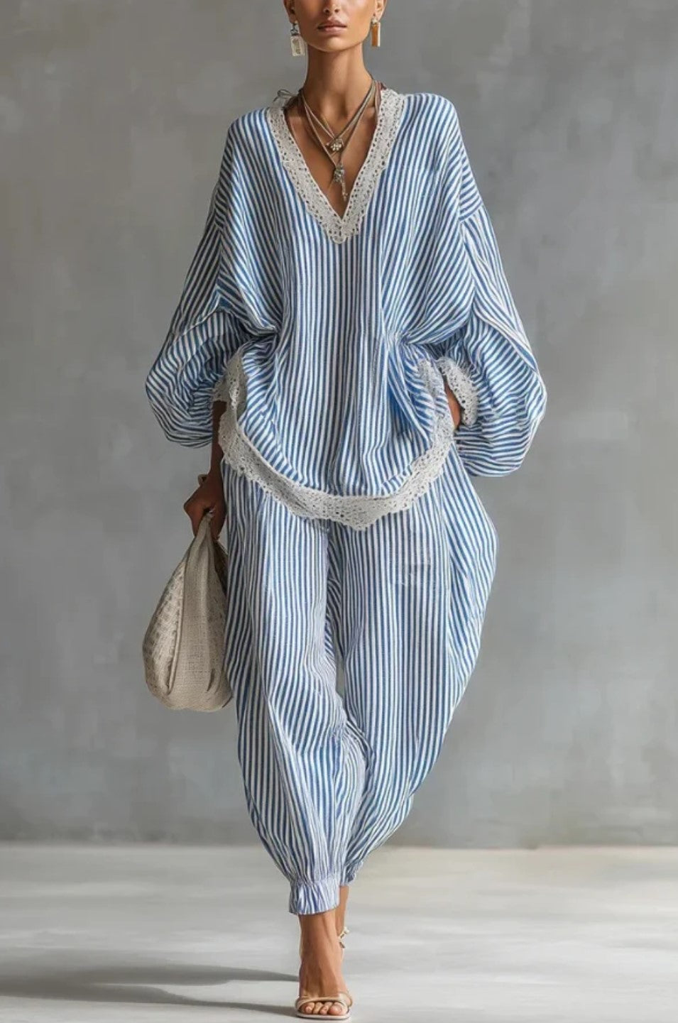 Ensemble deux pièces à col V, bordure en dentelle, rayures, manches lanternes et pantalon de jogging