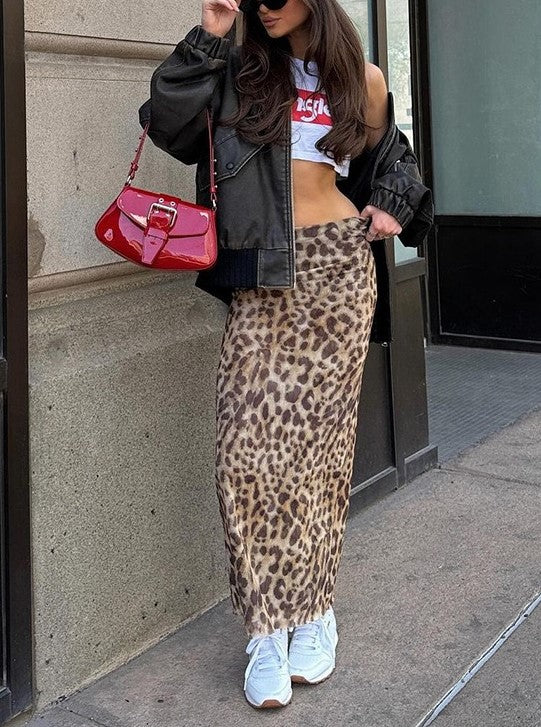 Saia comprida com estampado de leopardo, cintura subida e racha