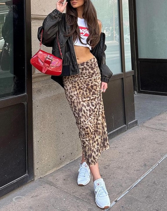 Saia comprida com estampado de leopardo, cintura subida e racha